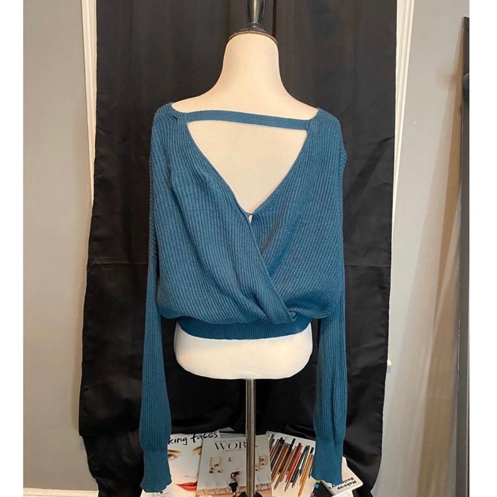 Open back sweater - Picture 2 of 2